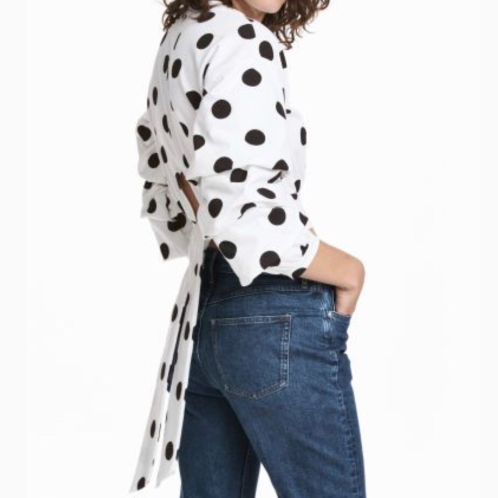 ✨BRAND NEW✨POLKA DOT RUFFLED TOP